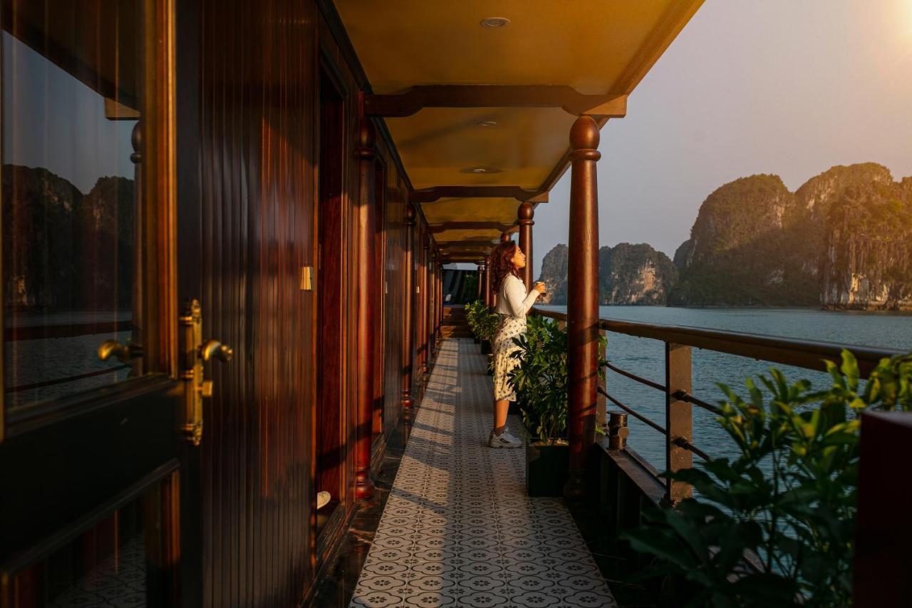 Nostalgia Halong Cruise Hotel Ha Long Exterior photo