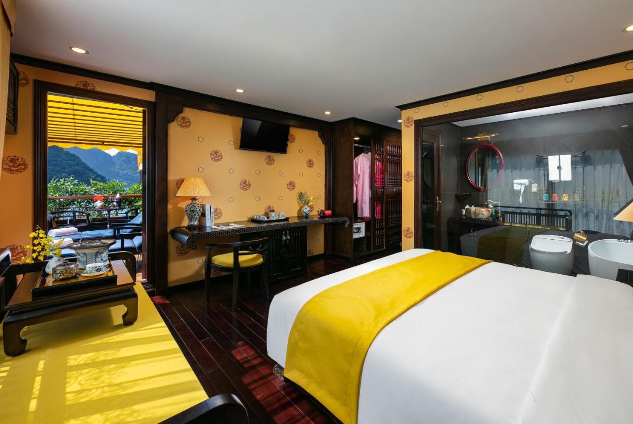Nostalgia Halong Cruise Hotel Ha Long Exterior photo