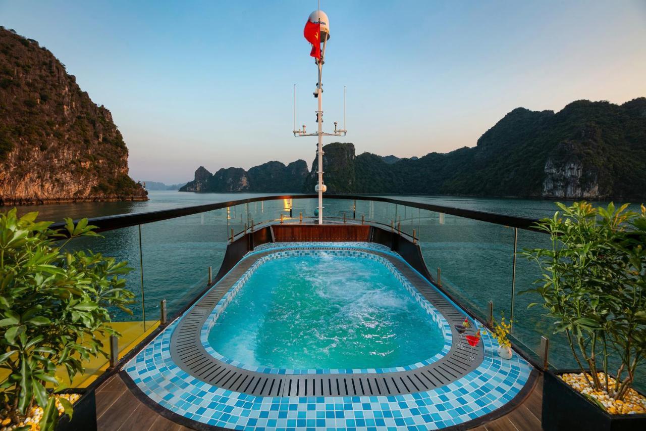 Nostalgia Halong Cruise Hotel Ha Long Exterior photo