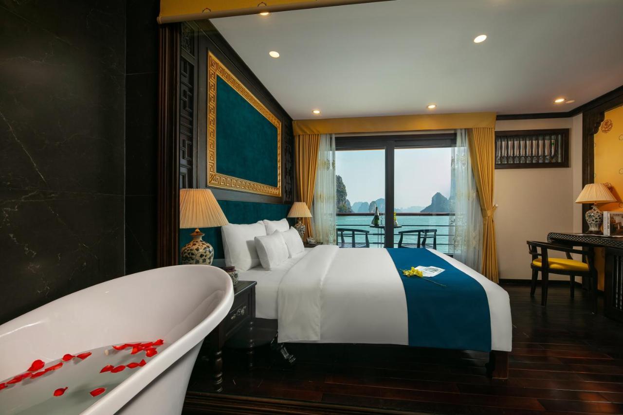 Nostalgia Halong Cruise Hotel Ha Long Exterior photo