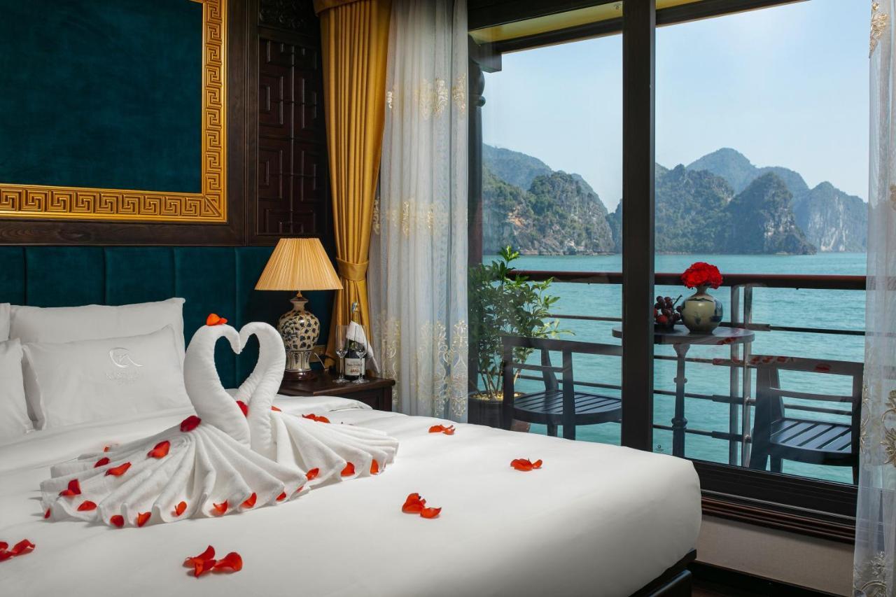 Nostalgia Halong Cruise Hotel Ha Long Exterior photo
