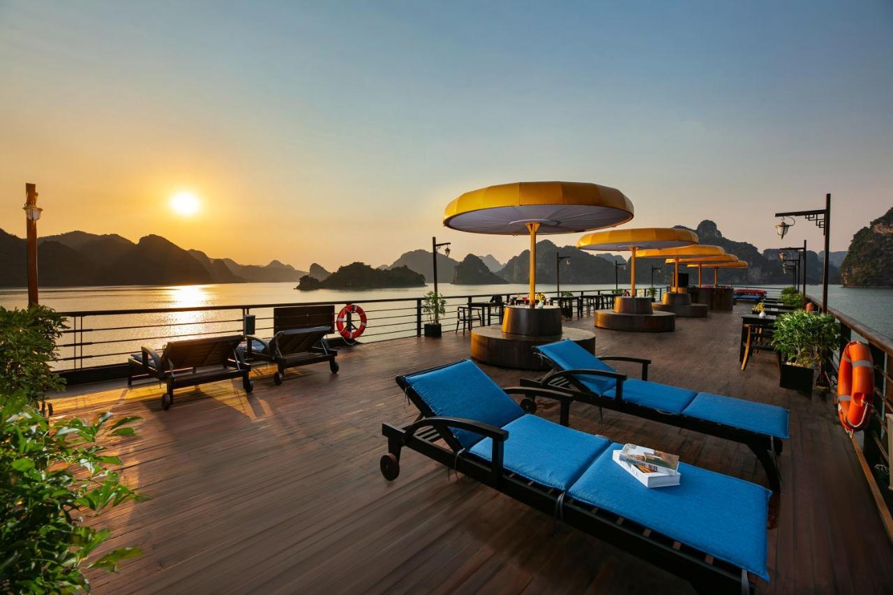Nostalgia Halong Cruise Hotel Ha Long Exterior photo